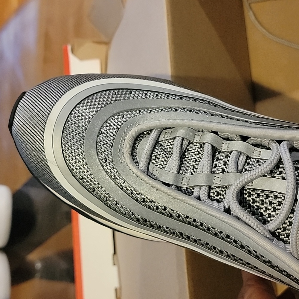Nike - Picture 3 of 6